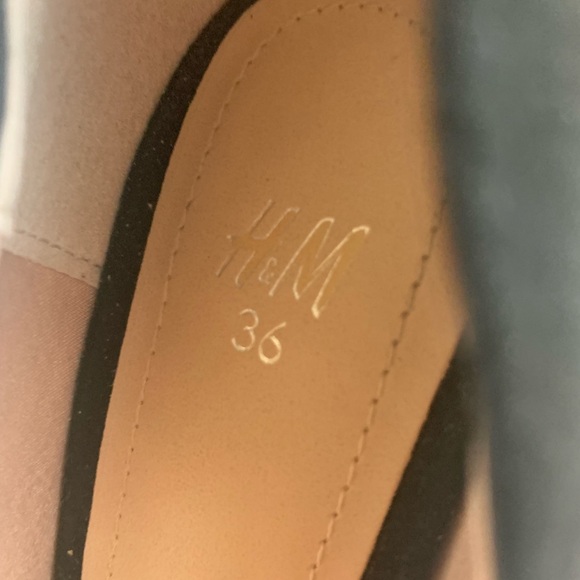 Pointy Pumps - Picture 4 of 5